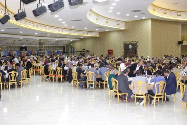 Van'da AK Parti'den iftar programı Van'da AK Parti'den iftar programı