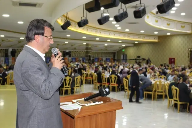 Van'da AK Parti'den iftar programı Van'da AK Parti'den iftar programı