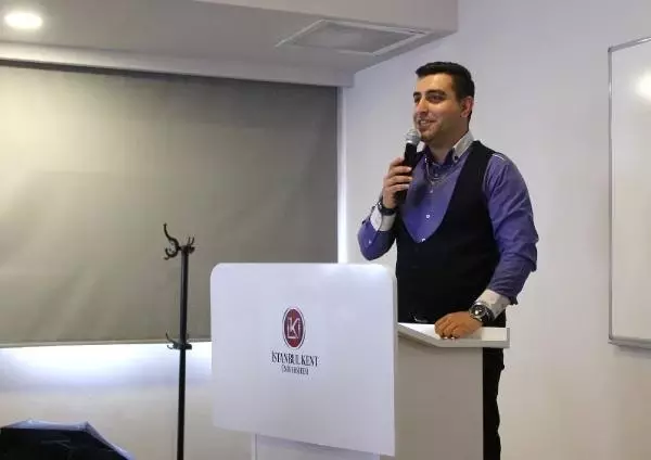 Yönetmen Nedim Saban: Gençler kamera önünde olmayı hedeflemesin Yönetmen Nedim Saban: Gençler kamera önünde olmayı hedeflemesin