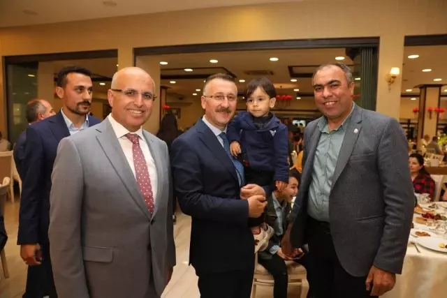 AK Parti Adapazarı İlçe Danışma Meclisi iftar programında gerçekleştirildi AK Parti Adapazarı İlçe Danışma Meclisi iftar programında gerçekleştirildi