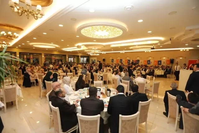 AK Parti Adapazarı İlçe Danışma Meclisi iftar programında gerçekleştirildi AK Parti Adapazarı İlçe Danışma Meclisi iftar programında gerçekleştirildi
