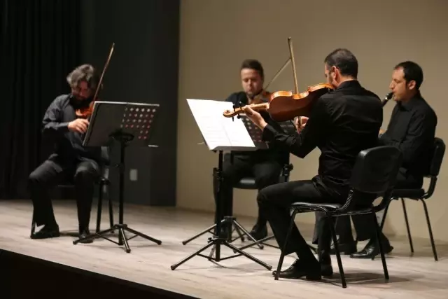 Çağdaş Sanatlar Galerisinde 'Oda Müziği' ziyafeti sürüyor