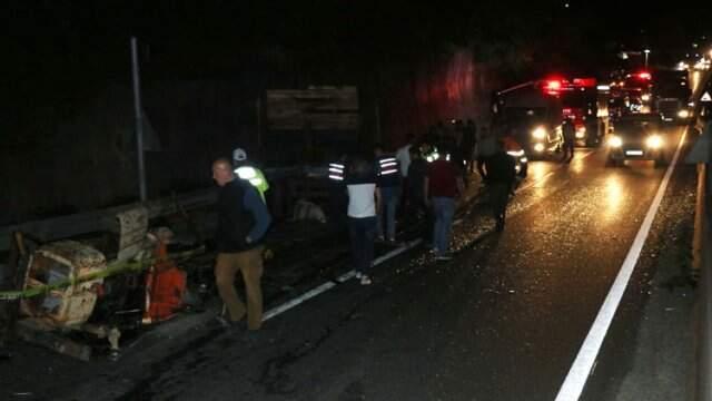 Düzce'de yolcu otobüsü traktörle çarpıştı: 1 ölü, 12 yaralı