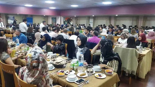 Eğitim Bir-Sen'den öğrencilere iftar Eğitim Bir-Sen'den öğrencilere iftar