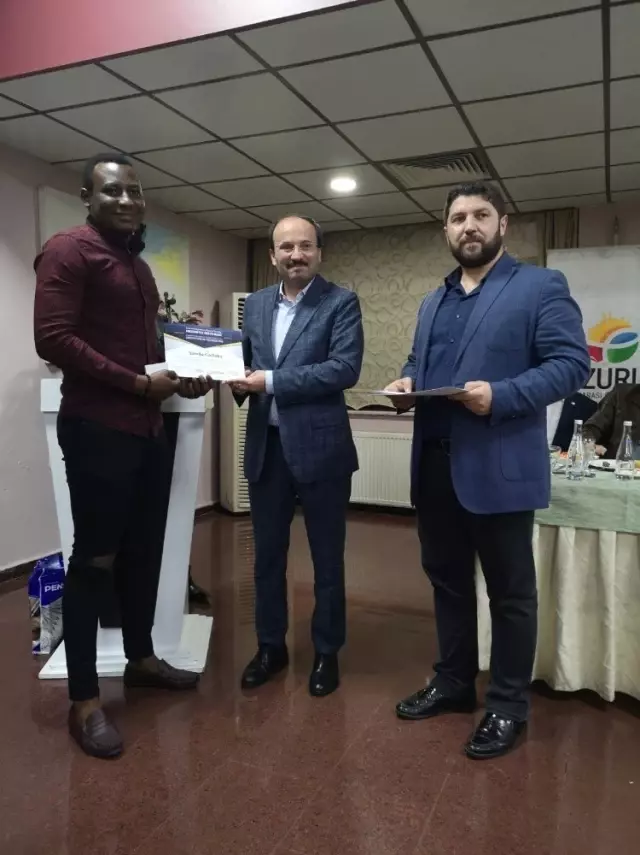 Eğitim Bir-Sen'den öğrencilere iftar Eğitim Bir-Sen'den öğrencilere iftar