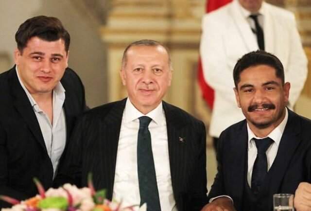 Erdoğan, Dünya Şampiyonu Taha Akgül'ün İmajını Görünce Espriyi Patlattı: Bu Bıyık Adamı Korkutur