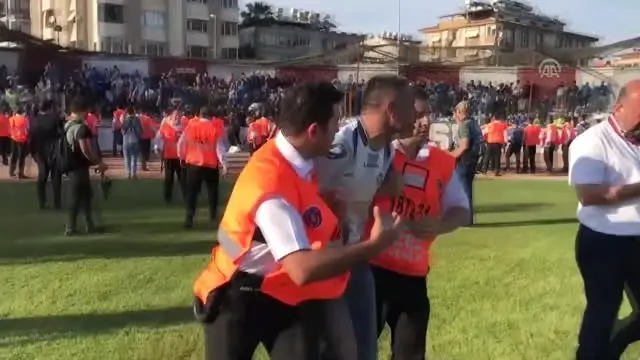 Hatayspor-Adana Demirspor maçının ardından - Tribünde olay Hatayspor-Adana Demirspor maçının ardından - Tribünde olay