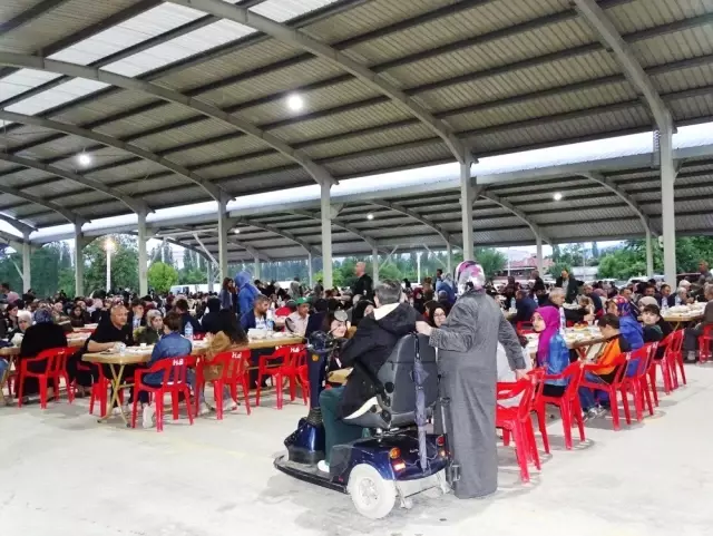 Hisarcık Belediyesi'nden iftar Hisarcık Belediyesi'nden iftar