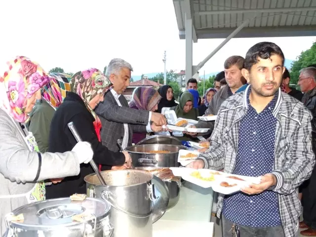 Hisarcık Belediyesi'nden iftar Hisarcık Belediyesi'nden iftar