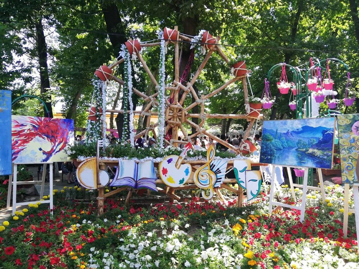 Özbekistan'da geleneksel Çiçek Festivali coşkuyla kutlandı