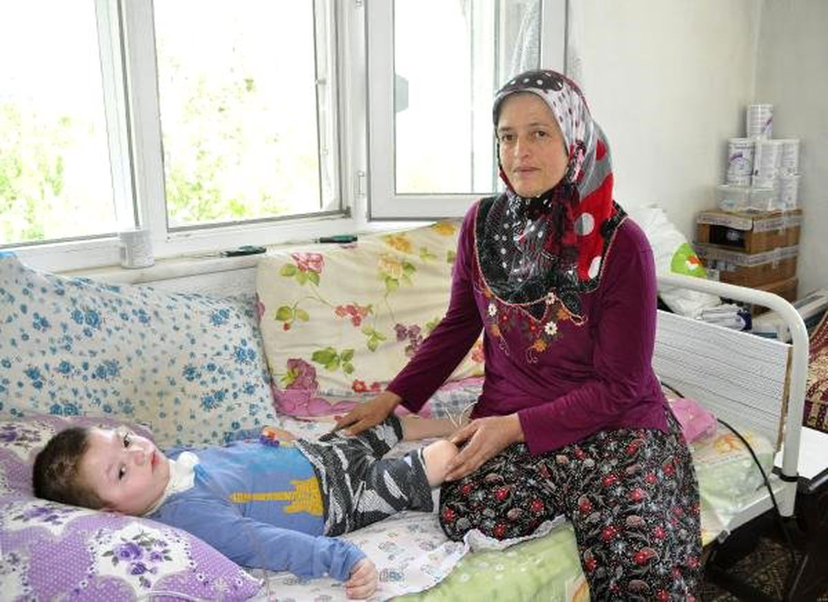 Yatağa bağımlı minik Hasan, fizik tedaviden yoksun kaldı