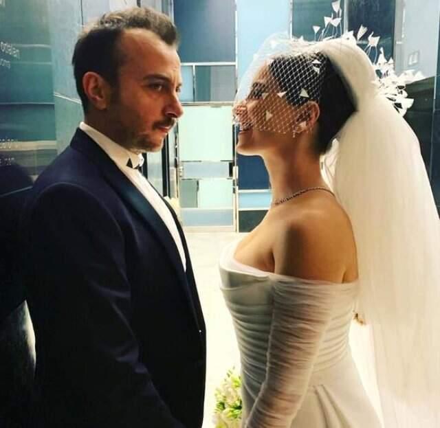 11 Haftalık Hamile Olan Hazal Kaya'dan Eşi Ali Atay'la Aşk Pozu