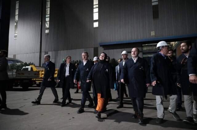 Bakan Selçuk ve Bakan Varank, Metalurji İşçileriyle Sahur Yaptı