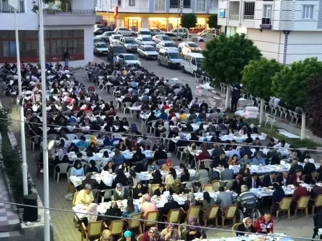 Çiçekdağı İlçe Belediyesi 2 bin kişiye 'Gönlümüz bir, Soframız bir' iftarı düzenledi
