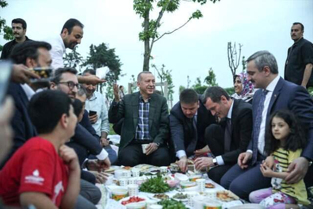 Cumhurbaşkanı Erdoğan, Vatandaşlarla İftar Yaptı