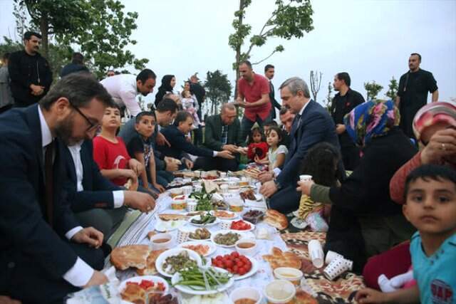 Cumhurbaşkanı Erdoğan, Vatandaşlarla İftar Yaptı