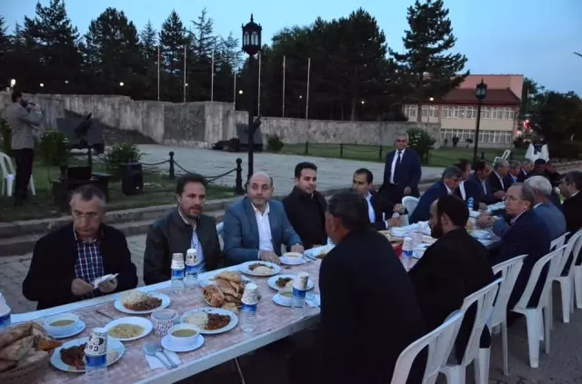 Dumlupınar Belediyesi'nden halk iftarı Dumlupınar Belediyesi'nden halk iftarı