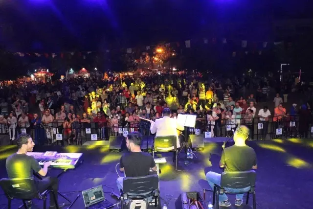 Ispartalılardan türkü dolu gece