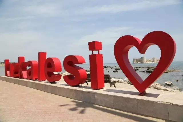 Kızkalesi'nde sezon hazırlıkları başladı Kızkalesi'nde sezon hazırlıkları başladı