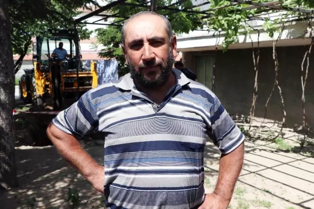 Rüyasında Define Gören Vatandaş, Bahçesini Kazdırdı