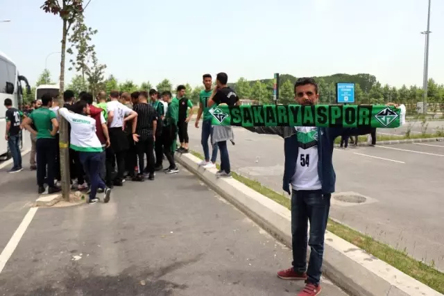1. Lig yolunda Sakaryalı 25 bin taraftar Bursa'ya akın etti