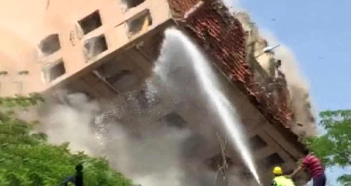 Bahçelievler'de,11 katlı binanın yıkılma anı saniye saniye kamerada!