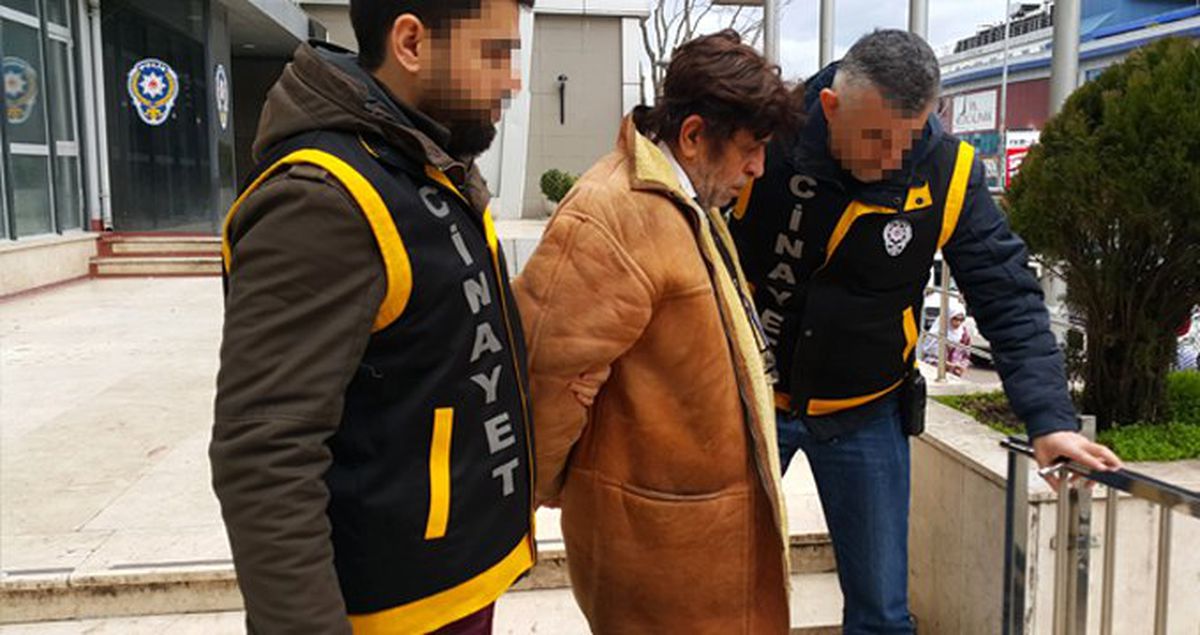 Cani baba,14 yerinden bıçakladığı kızının başında oturup sigara içmiş!