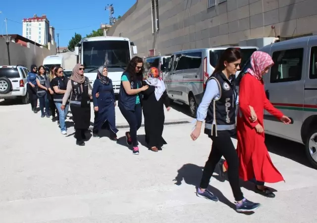 Elazığ'da FETÖ'nün kadın yapılanmasına yönelik operasyonda 5 tutuklama