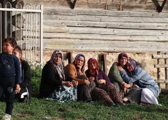 Odunlukta çıkan yangın 2 ahır ve evi kullanılamaz hale getirdi Haberler
