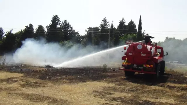 Saman balyaları küle döndü