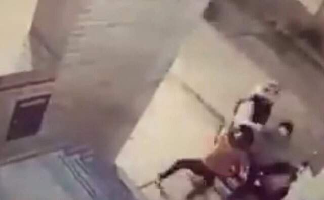 11 yaşındaki kız annesinin scooterını çalmak isteyen hırsızı yumruklayarak kaçırdı