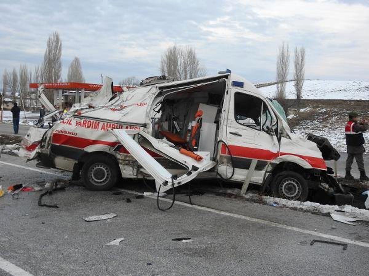 Ambulansa çarparak ölüme neden olan TIR şoförüne 3 yıl 9 ay hapis