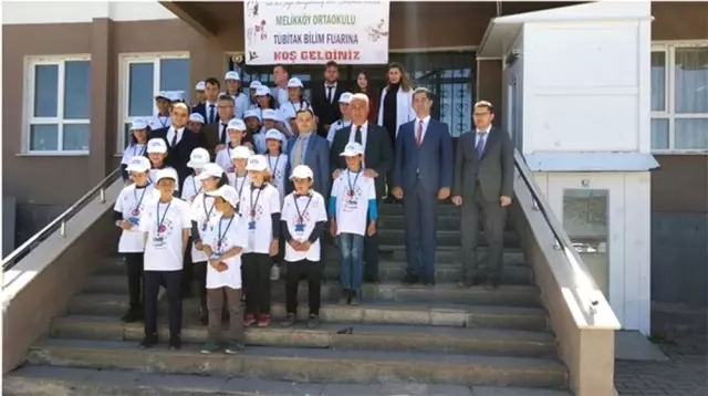 Arpaçay'da okulların bilim fuarları renkli görüntülere sahne oldu