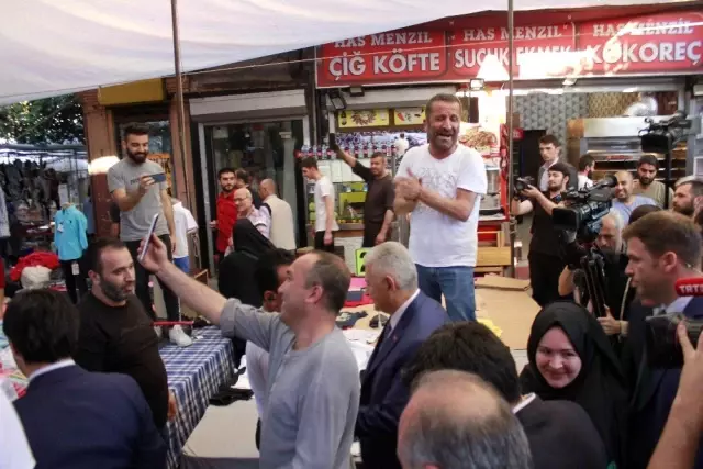 Binali Yıldırım, Fatih'te çarşamba pazarını gezdi Binali Yıldırım, Fatih'te çarşamba pazarını gezdi