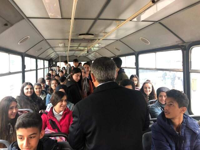 Dilovası Belediyesi, lise öğrencilerine bedava servis hizmeti vermeye başladı