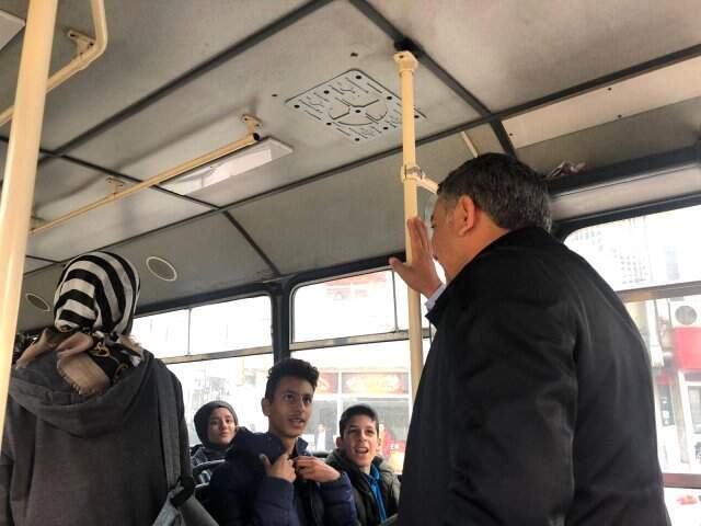 Dilovası Belediyesi, lise öğrencilerine bedava servis hizmeti vermeye başladı