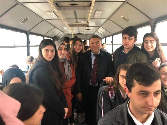Dilovası Belediyesi, lise öğrencilerine bedava servis hizmeti vermeye başladı