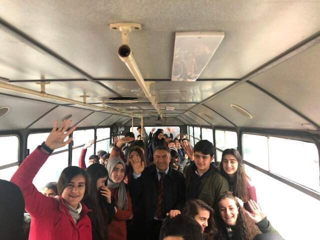Dilovası Belediyesi, lise öğrencilerine bedava servis hizmeti vermeye başladı
