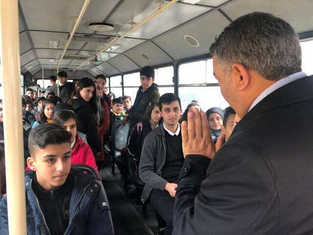 Dilovası Belediyesi, lise öğrencilerine bedava servis hizmeti vermeye başladı