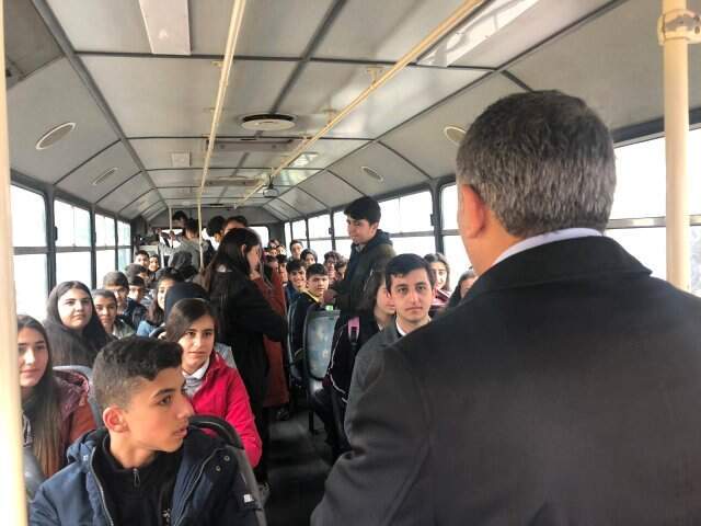 Dilovası Belediyesi, lise öğrencilerine bedava servis hizmeti vermeye başladı