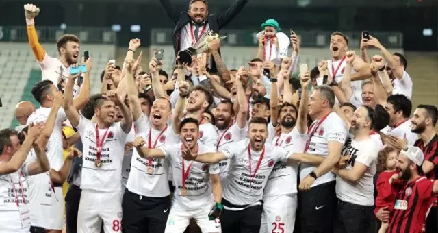 Fatih Karagümrük 1. Lig'e yükseldi