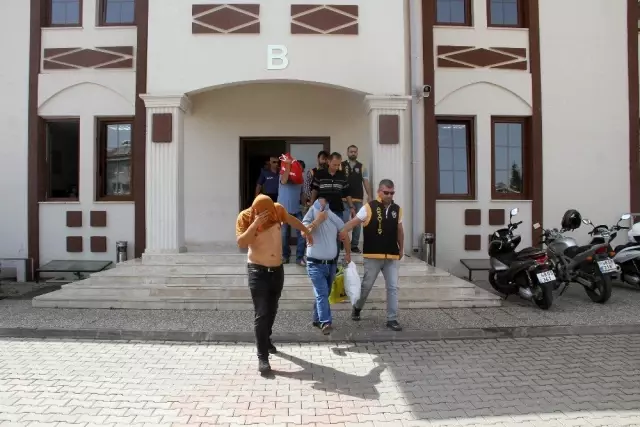 Fethiye'deki fuhuş operasyonunda 11 tutuklama Fethiye'deki fuhuş operasyonunda 11 tutuklama