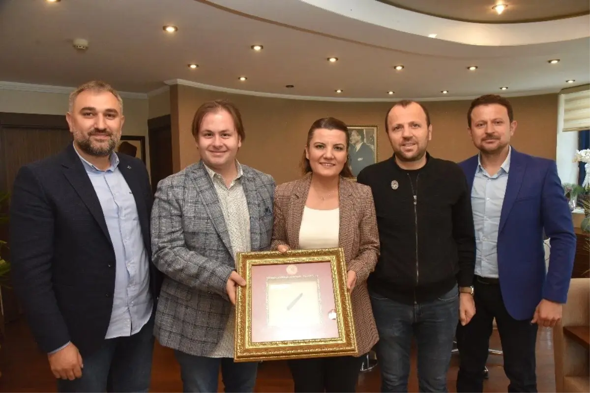 Gazilerden Başkan Hürriyet'e anlamlı hediye