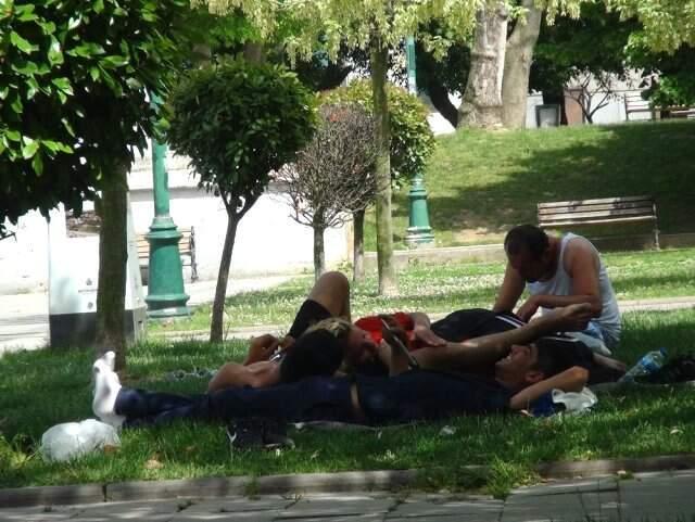 Görüntüler Taksim'den! 30 dereceye yaklaşan sıcaklık vatandaşlara zor anlar yaşattı