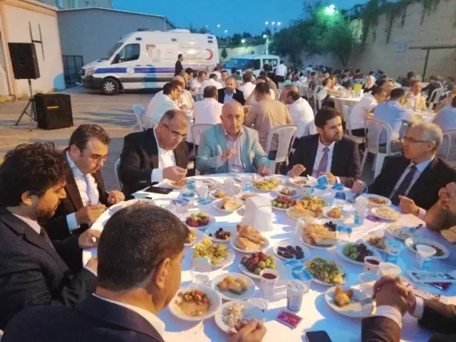 Hastane çalışanları ile hastalar iftarda buluştu Hastane çalışanları ile hastalar iftarda buluştu