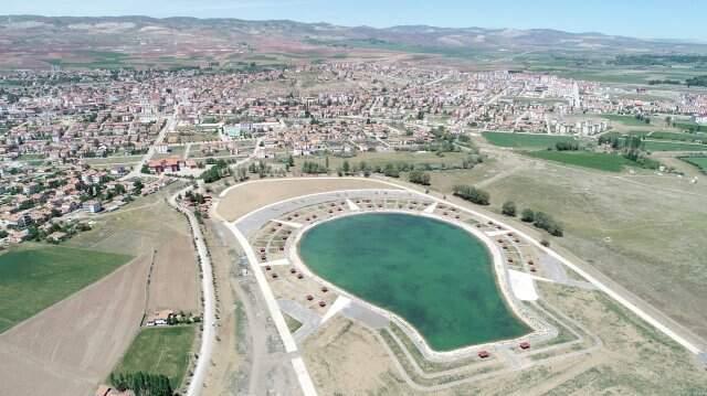 Sivas'ta, AK Parti amblemi şeklinde yapılan park ve havuz uzaydan görünüyor