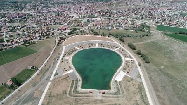 Sivas'ta, AK Parti amblemi şeklinde yapılan park ve havuz uzaydan görünüyor