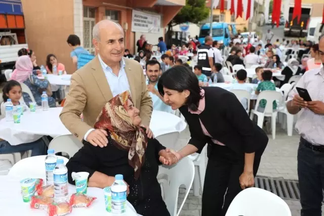 Türkoba Meydanı binlerce kişiyi iftarda buluşturdu