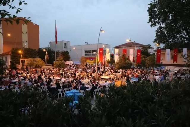 Türkoba Meydanı binlerce kişiyi iftarda buluşturdu