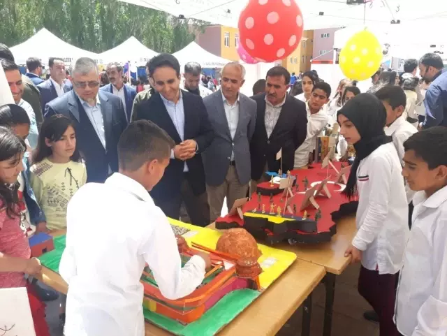 Çaldıran'da yılsonu sergisi Çaldıran'da yılsonu sergisi